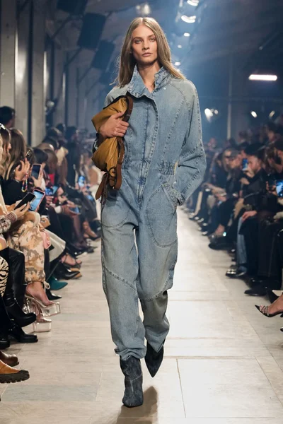 Look 10